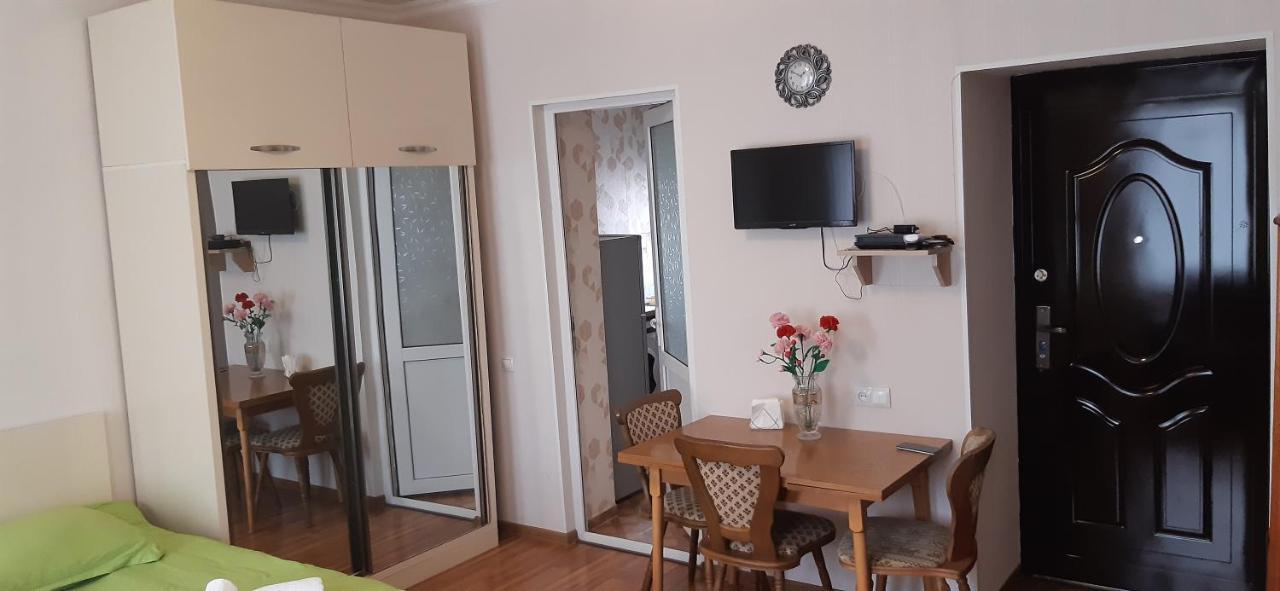 Tamara'S Apartament In Avlabari Tbilisi Exterior photo